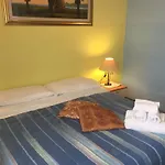 Moon House Bed & Breakfast *