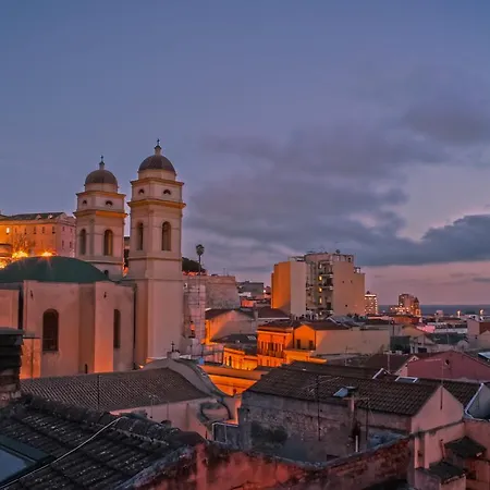 Moon House * كالياري