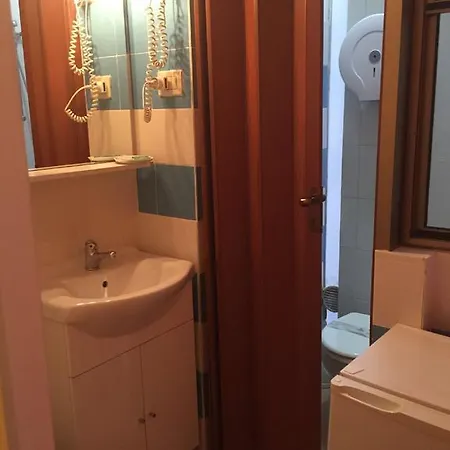 Moon House فندق مبيت وإفطار